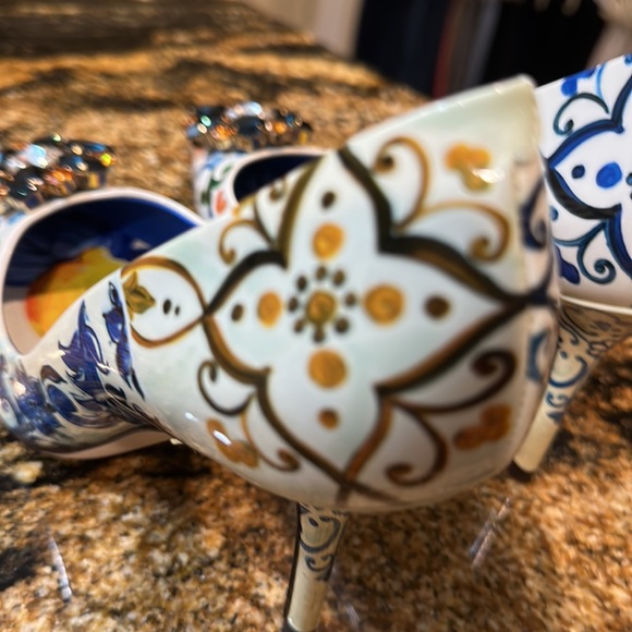 Never worn patent leather painted Majorca dolce and gabbana pumps. Size 36(6) - Picture 4 of 7